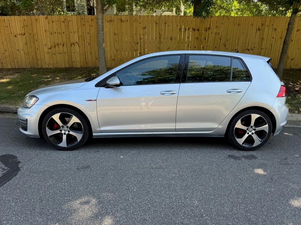Used 2015 Volkswagen GTI SE FWD image 4