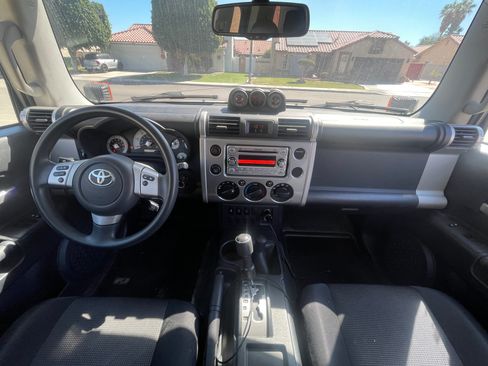Used 2012 Toyota FJ Cruiser 4WD image 11