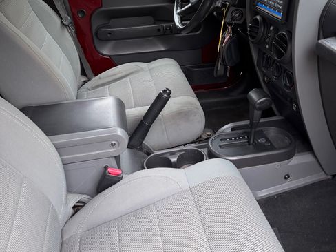 Used 2007 Jeep Wrangler Unlimited Sahara image 12