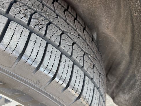 Used 2017 Jeep Grand Cherokee Limited w/ Luxury Group II image 11