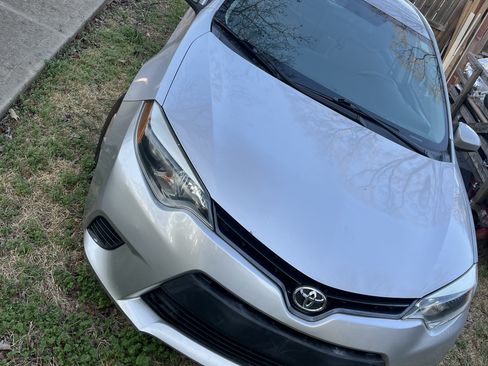 Used 2015 Toyota Corolla LE image 2