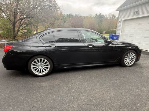 Used 2019 BMW 740i xDrive w/ Executive Package AWD/4WD image 10