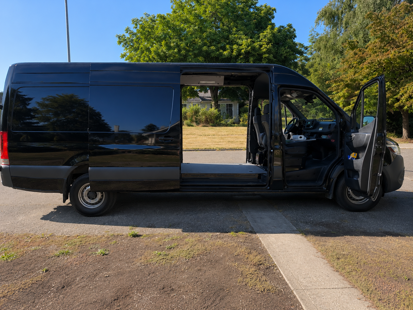 Used 2022 Mercedes-Benz Sprinter 3500 image 2