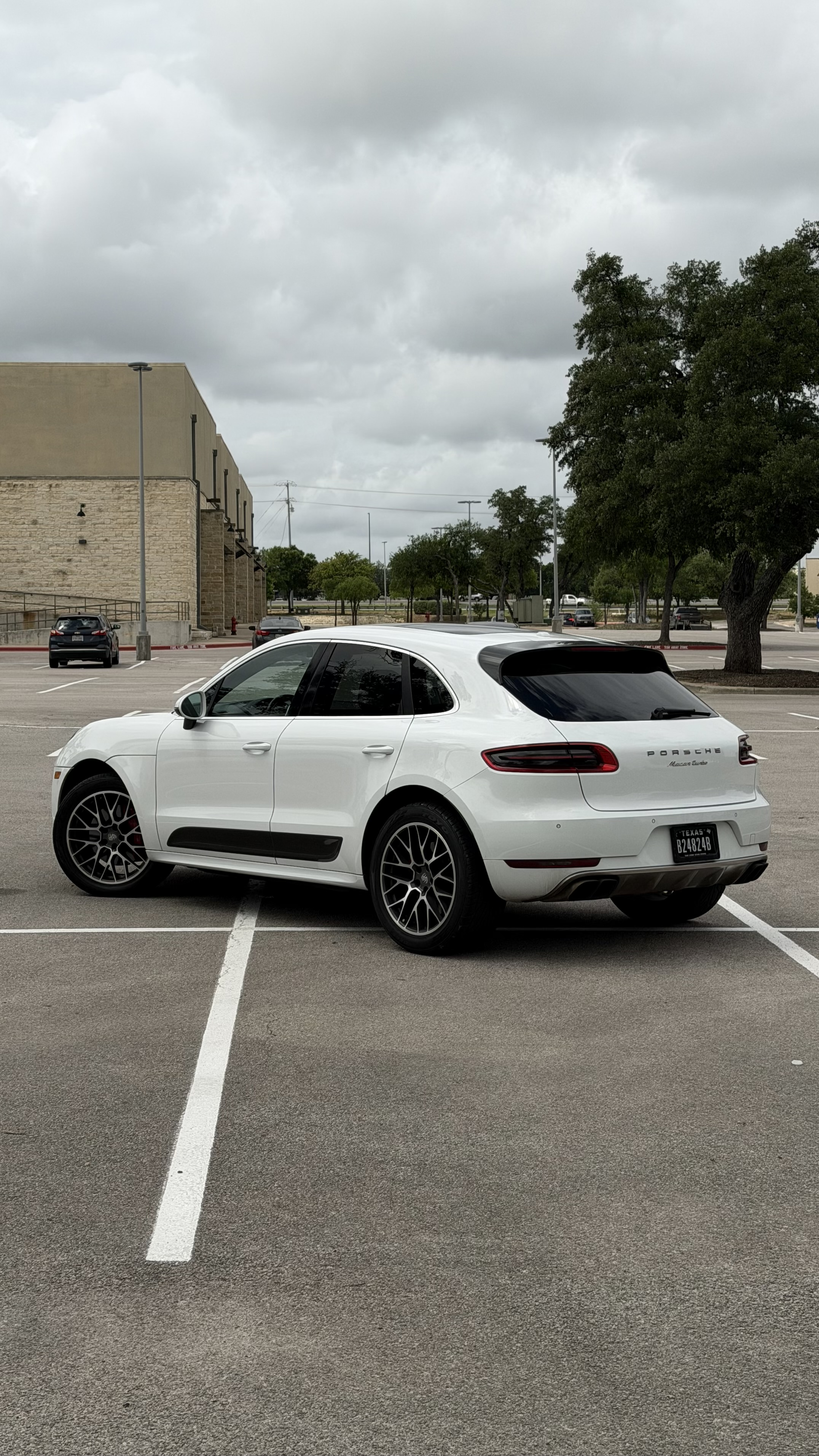 Used 2015 Porsche Macan Turbo AWD/4WD image 5