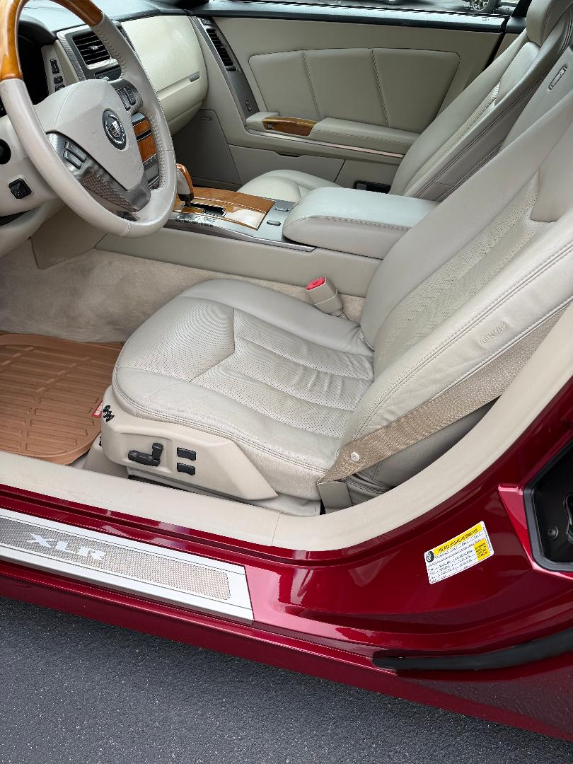Used 2006 Cadillac XLR RWD image 12