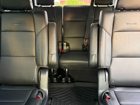 Used 2024 Cadillac Escalade Luxury w/ LPO, Floor Liner Package AWD/4WD image 19