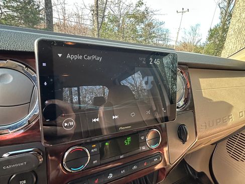 Used 2010 Ford F250 Lariat image 27