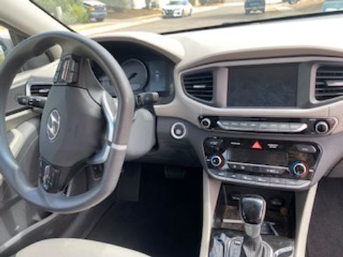 Used 2017 Hyundai Ioniq Blue image 6
