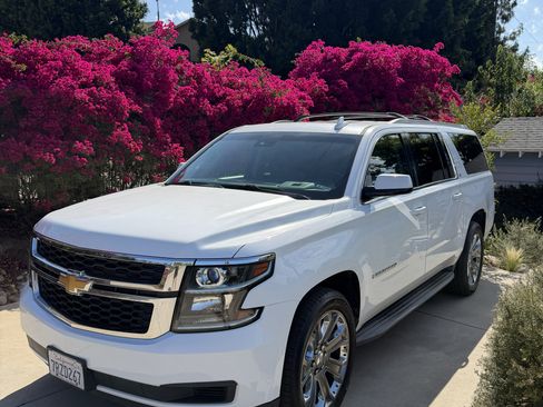 Used 2016 Chevrolet Suburban LT RWD image 1