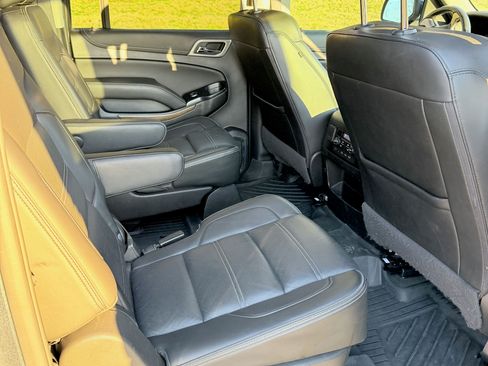Used 2020 GMC Yukon XL Denali w/ Denali Premium Package image 19