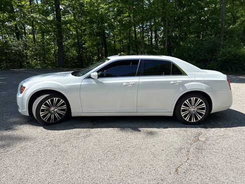 Used 2014 Chrysler 300 S RWD image 4