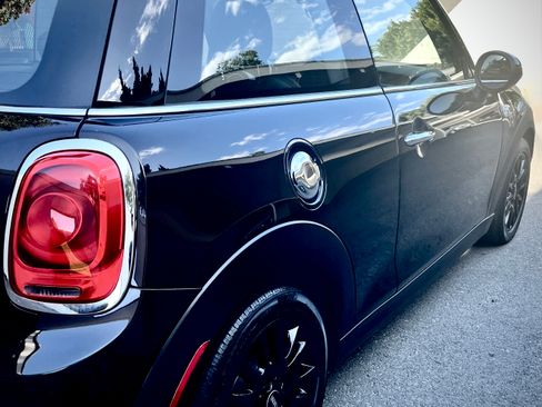 Used 2019 MINI Cooper S w/ Signature Upholstery Package image 4