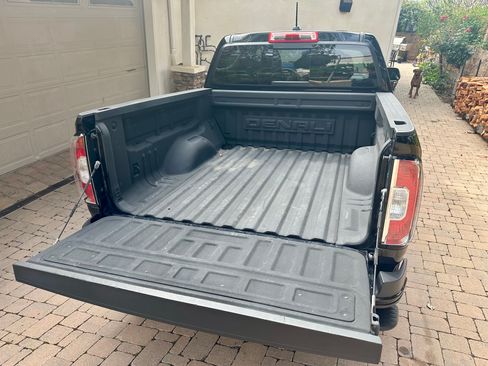 Used 2017 GMC Canyon Denali image 9