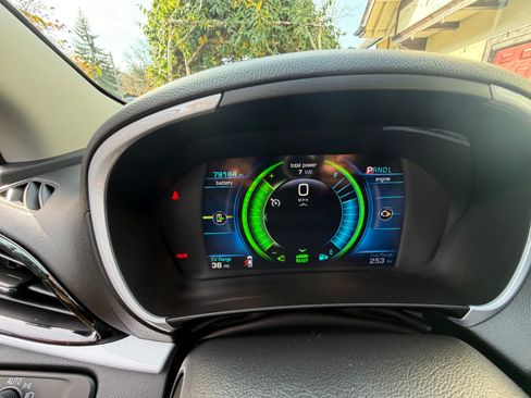 Used 2017 Chevrolet Volt LT w/ Comfort Package image 17