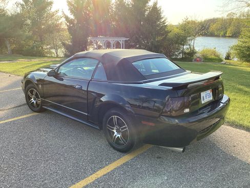 Used 2001 Ford Mustang Convertible RWD image 6