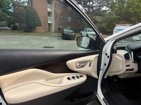 Used 2020 Nissan Murano Platinum w/ Cargo Package FWD image 15