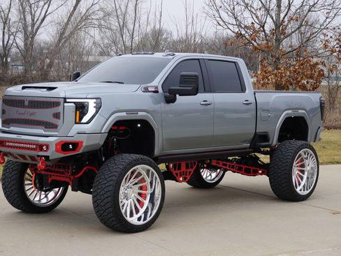 Used 2024 GMC Sierra 2500 AT4 w/ AT4 Premium Plus Package image 2