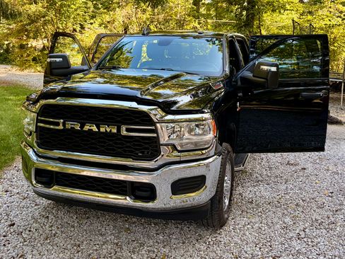 Used 2024 RAM 2500 Tradesman w/ Chrome Appearance Group AWD/4WD image 11