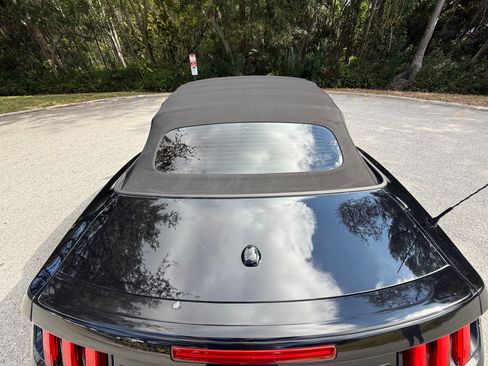 Used 2019 Ford Mustang Premium image 4