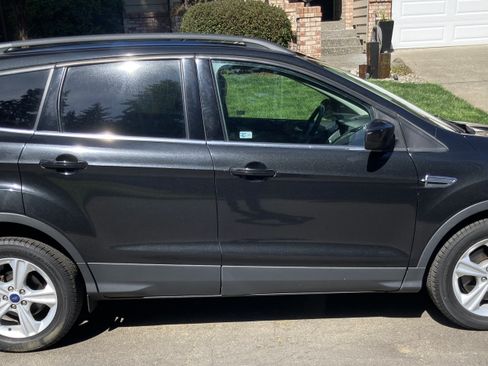 Used 2015 Ford Escape SE w/ Equipment Group 201A image 9