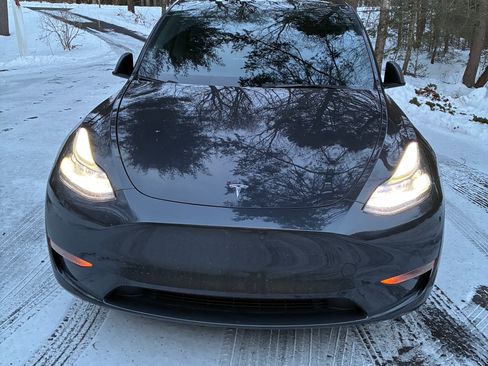 Used 2024 Tesla Model Y Long Range image 2
