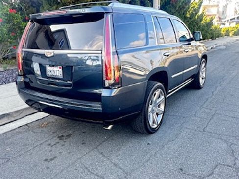 Used 2019 Cadillac Escalade Premium Luxury image 13