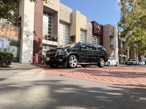 Used 2015 Chevrolet Suburban LTZ image 1