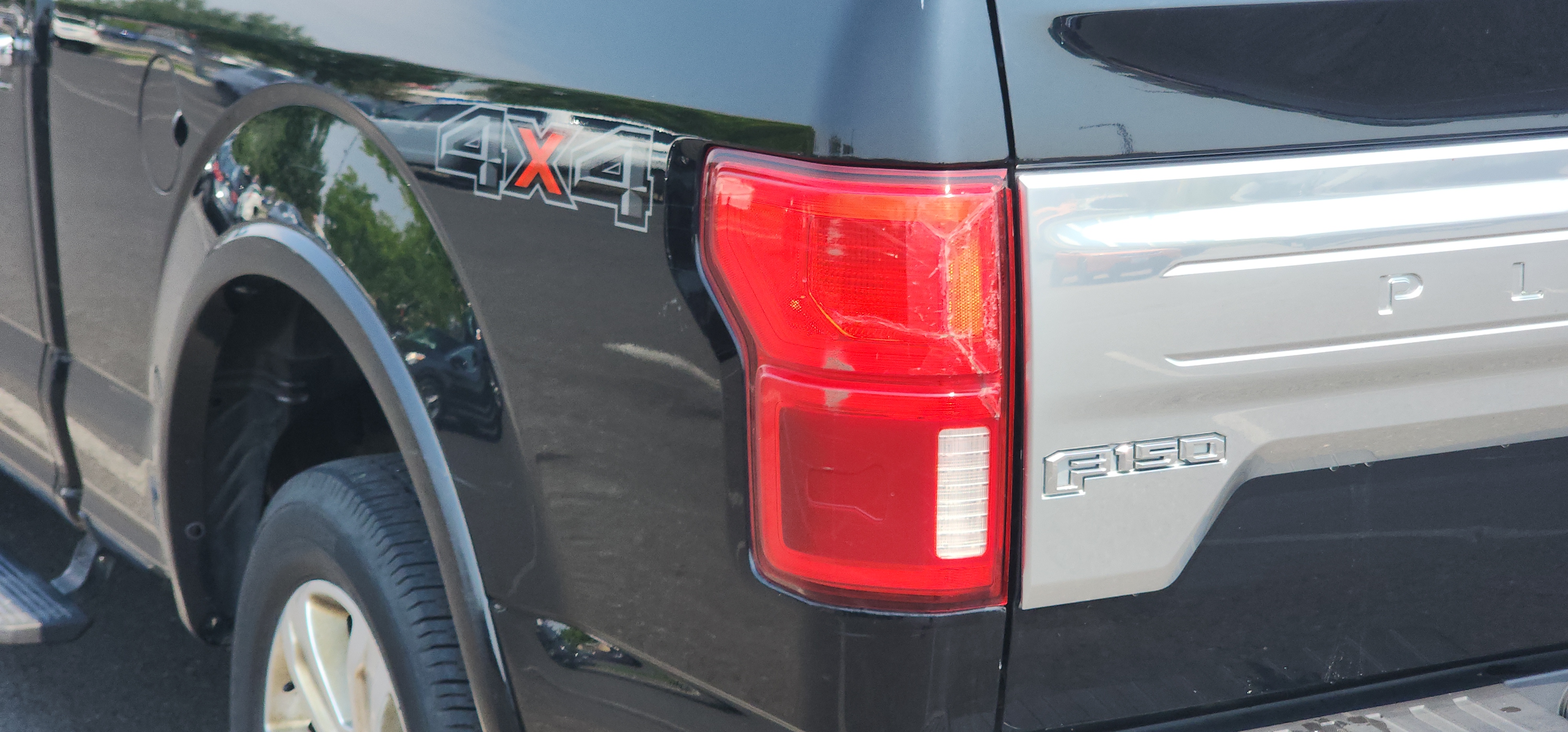 Used 2018 Ford F150 Platinum w/ Equipment Group 701A Luxury AWD/4WD image 14