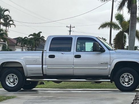 Used 2006 Chevrolet Silverado 2500 LT w/ Heavy-Duty Power Package AWD/4WD image 1