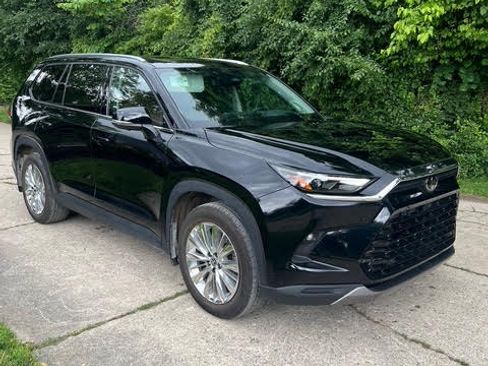 Used 2024 Toyota Grand Highlander AWD image 4
