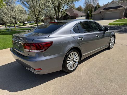 Used 2013 Lexus LS 460 AWD w/ Comfort Pkg image 6