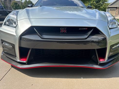 Used 2018 Nissan GT-R NISMO AWD/4WD image 5