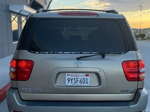 Used 2003 Toyota Sequoia SR5 RWD image 4