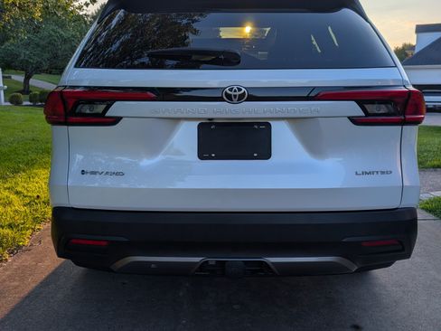 Used 2024 Toyota Grand Highlander AWD Hybrid image 8