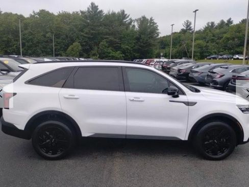 Used 2021 Kia Sorento S image 2