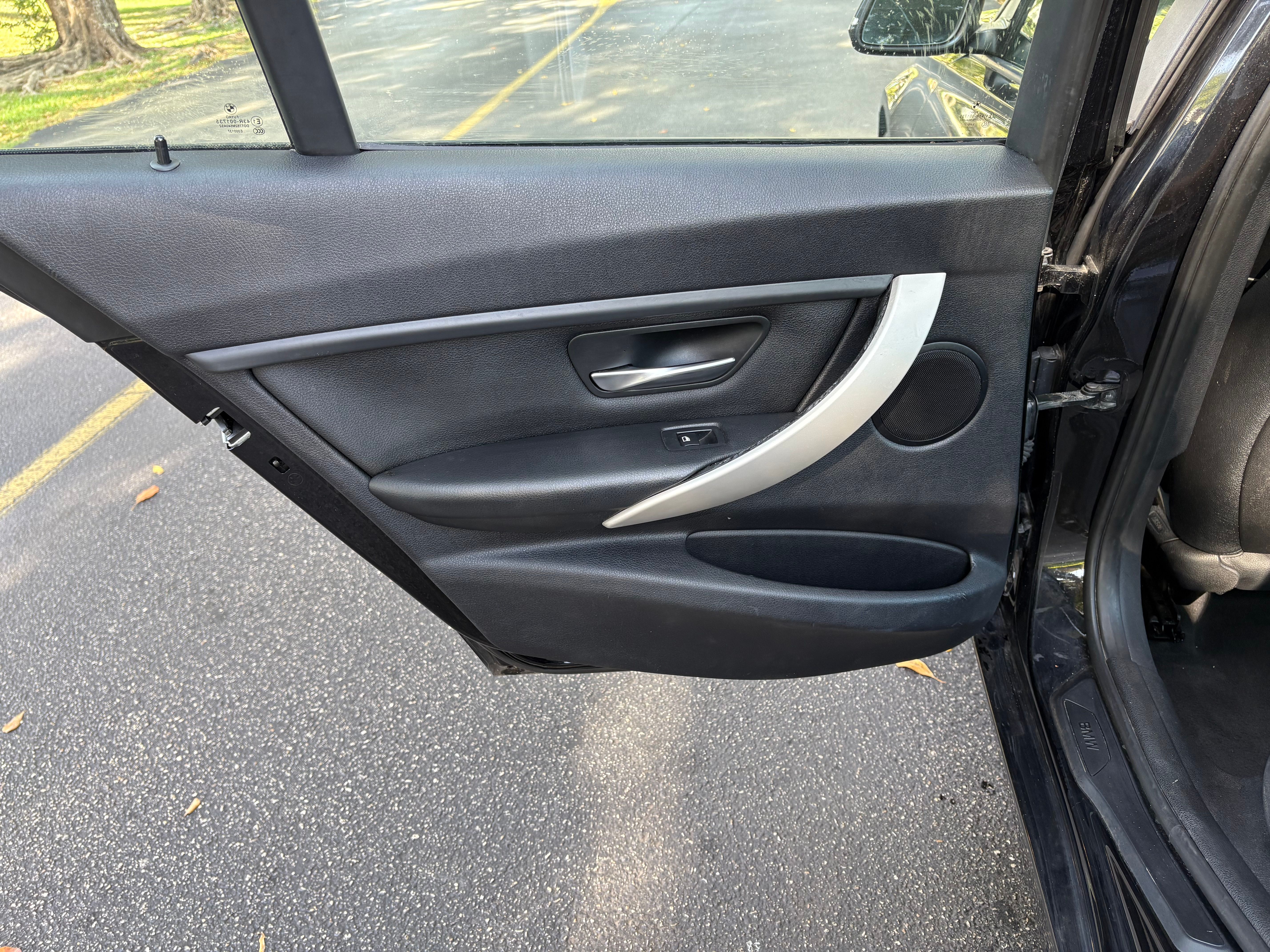 Used 2014 BMW 320i Sedan RWD image 16