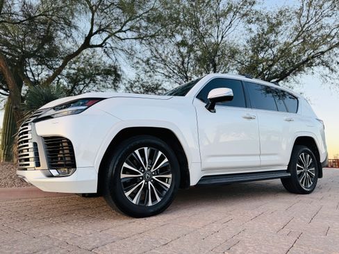 Used 2024 Lexus LX 600 600 Premium Sport Utility 4D image 6