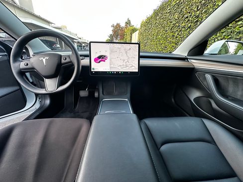 Used 2022 Tesla Model 3 Long Range AWD/4WD image 12