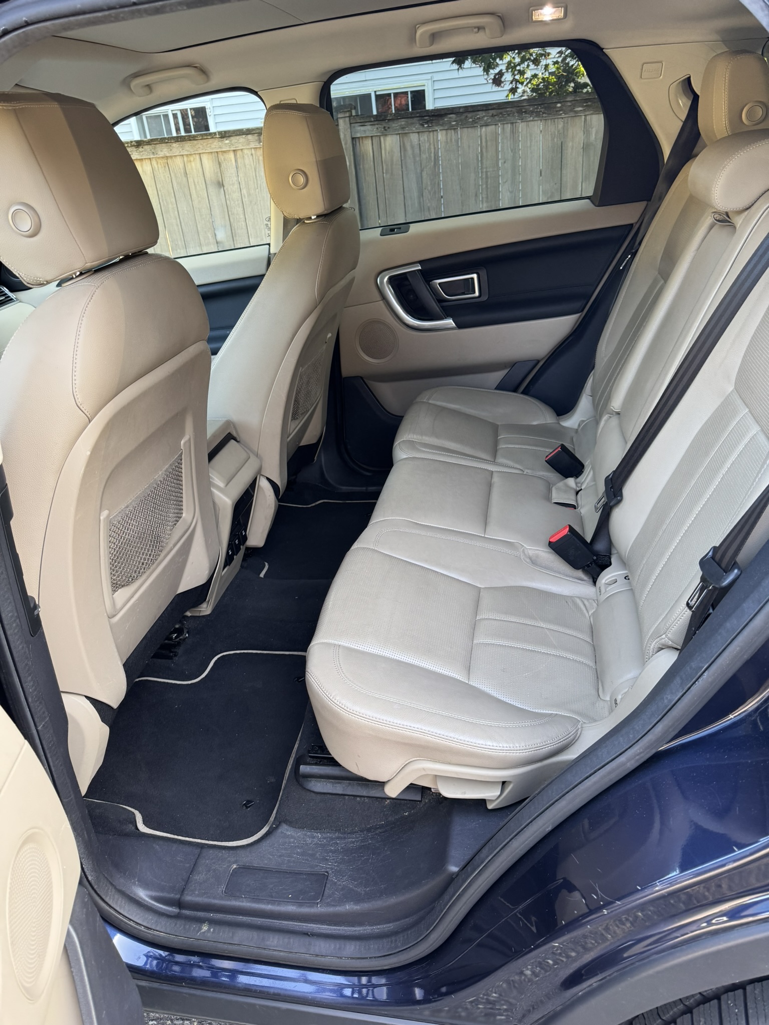 Used 2016 Land Rover Discovery Sport HSE AWD/4WD image 6