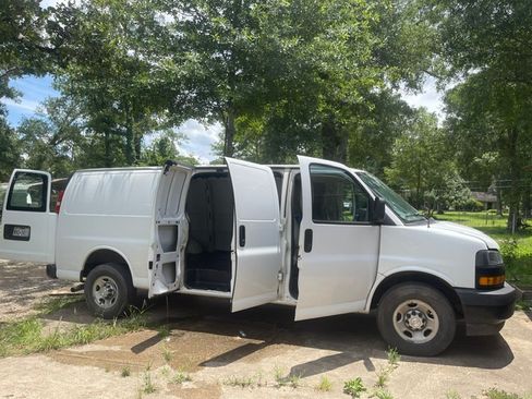 Used 2019 Chevrolet Express 2500 Extended RWD image 4