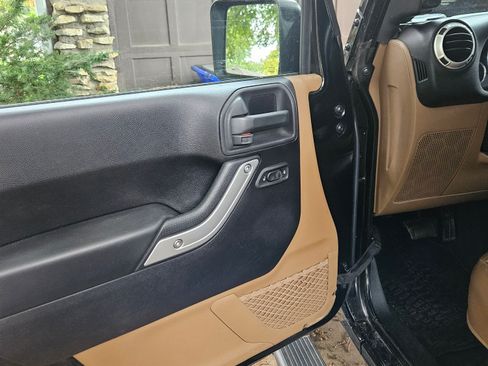 Used 2015 Jeep Wrangler Unlimited Sahara w/ Dual Top Group image 9