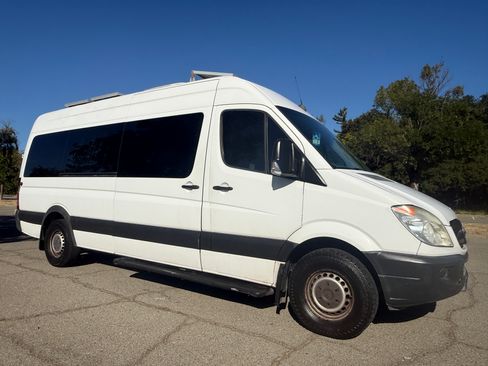 Used 2011 Mercedes-Benz Sprinter 2500 image 4