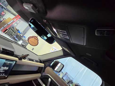 Used 2022 Land Rover Defender 110 X-Dynamic HSE image 8