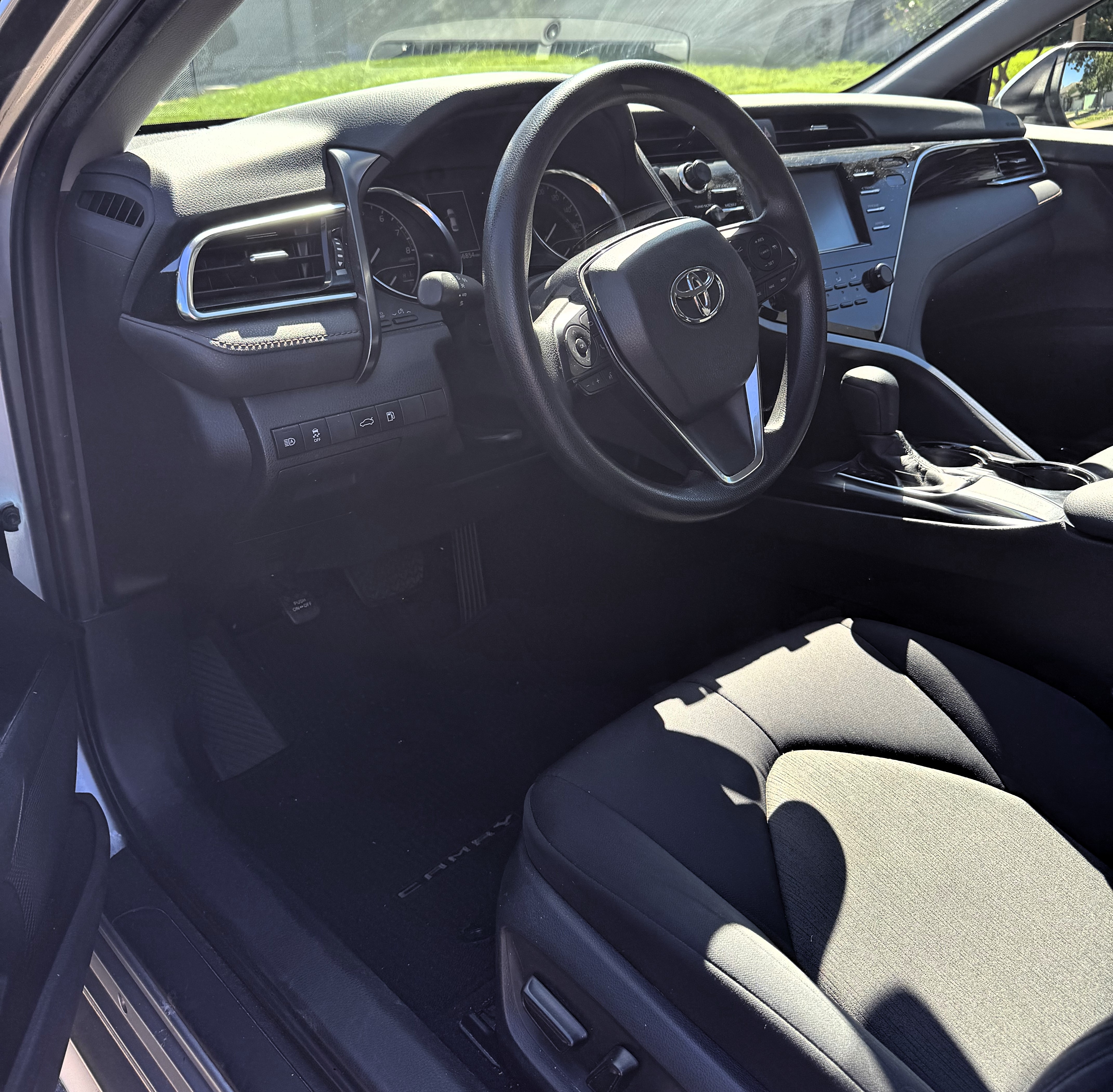 Used 2018 Toyota Camry LE FWD image 8