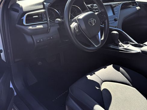 Used 2018 Toyota Camry LE FWD image 9