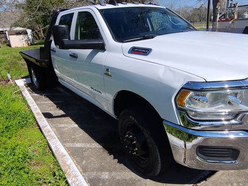 Used 2019 RAM 3500 Tradesman w/ Chrome Appearance Group image 4