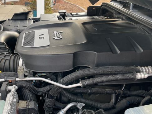 Used 2017 Jeep Wrangler Unlimited Sahara w/ Connectivity Group image 17