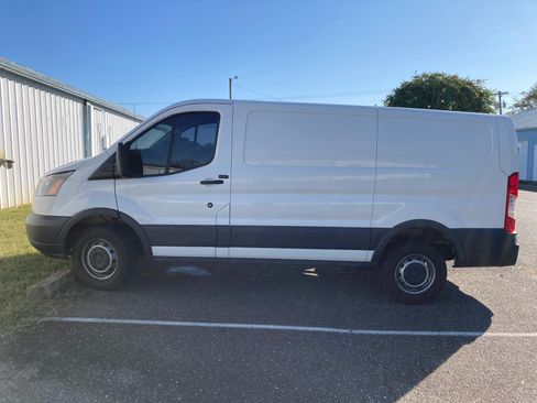 Used 2017 Ford Transit 250 130 Low Roof RWD image 2