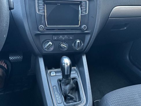 Used 2016 Volkswagen Jetta SE FWD image 10