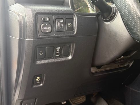 Used 2020 Toyota 4Runner TRD Off-Road Premium AWD/4WD image 11